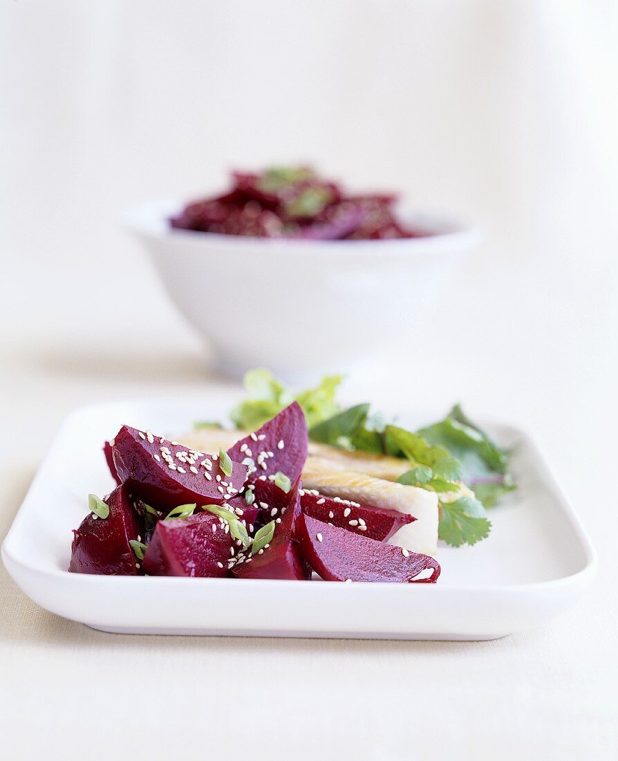 Teryaki beetroot with sesame seeds, with smoked fish
