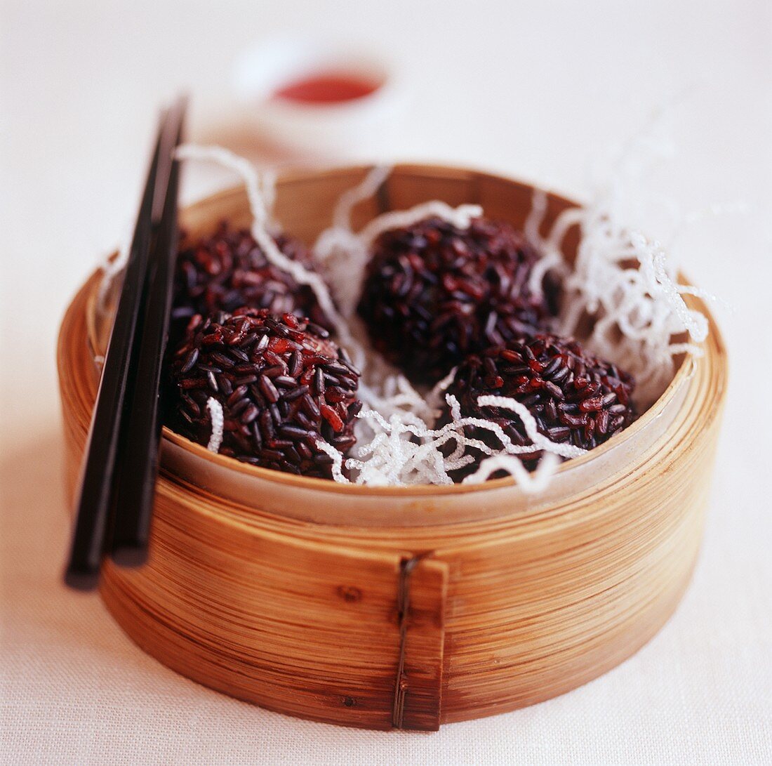 Meatballs with red rice and deep-fried glass noodles