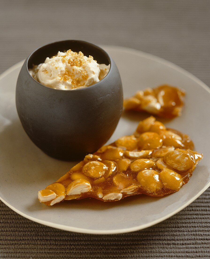 Almond caramel with vanilla cream