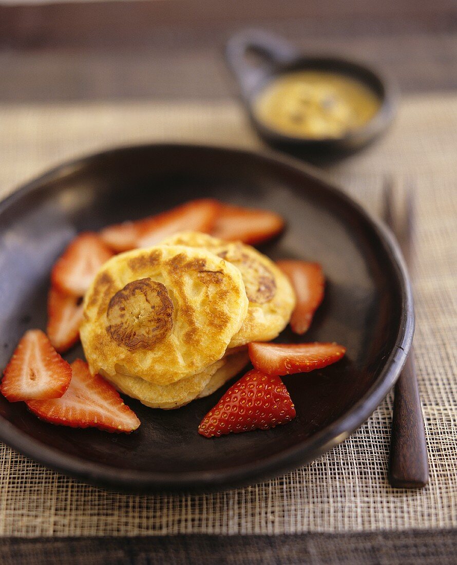 Bananen-Pancakes mit Erdbeeren