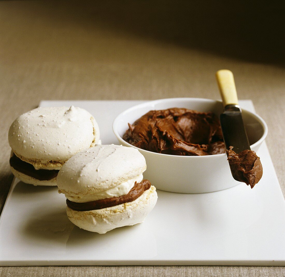 Macarons mit Schokoladen-Maronicremefüllung