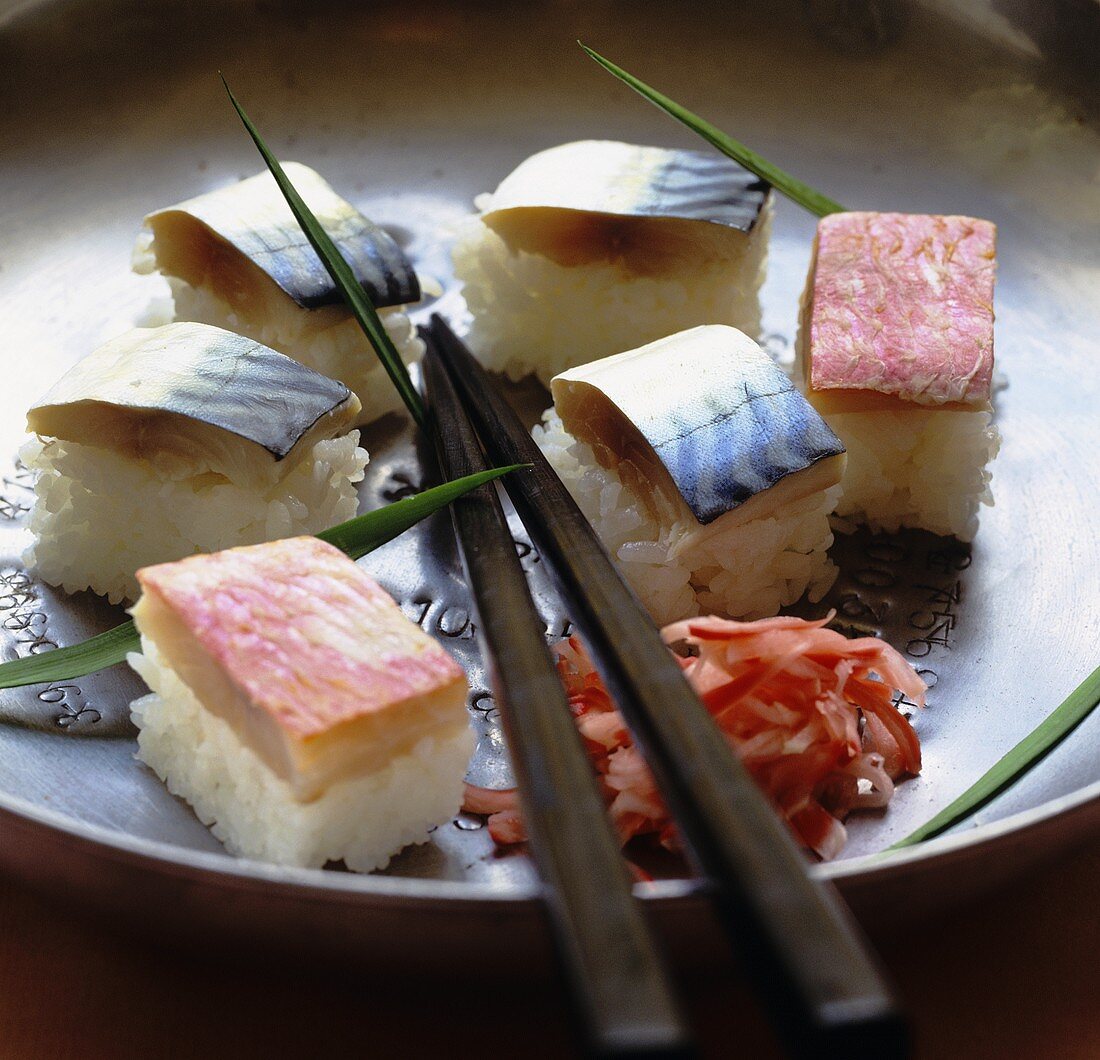 Oshi-Sushi mit Makrele und Pink Snapper