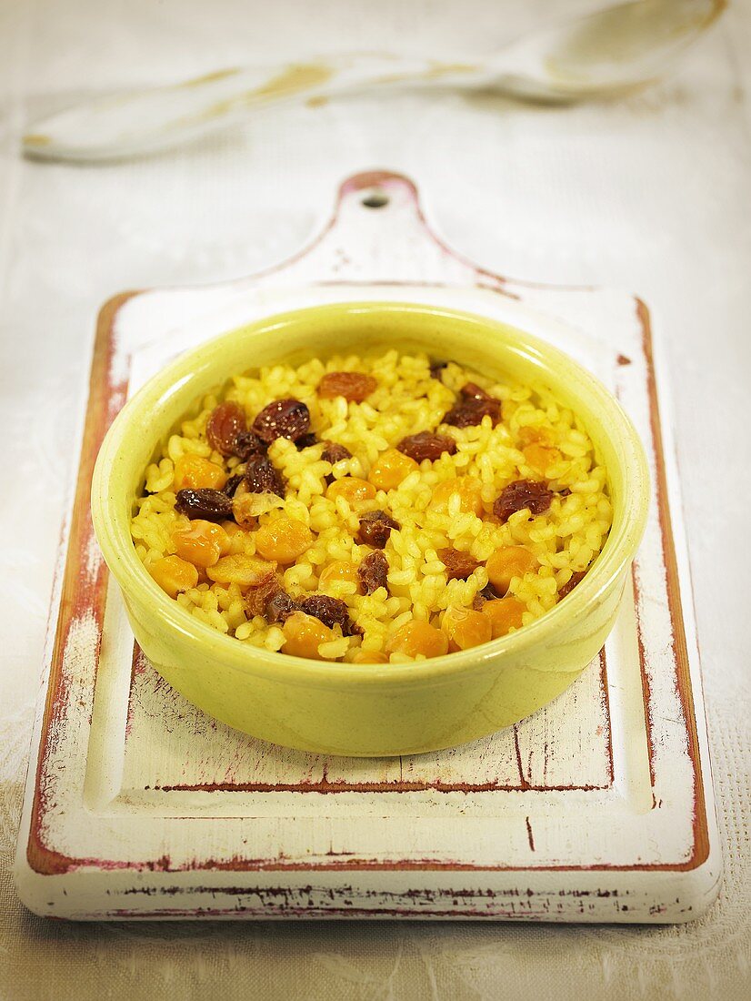 Arroz al horno (oven baked rice, Spain) with chickpeas and raisins