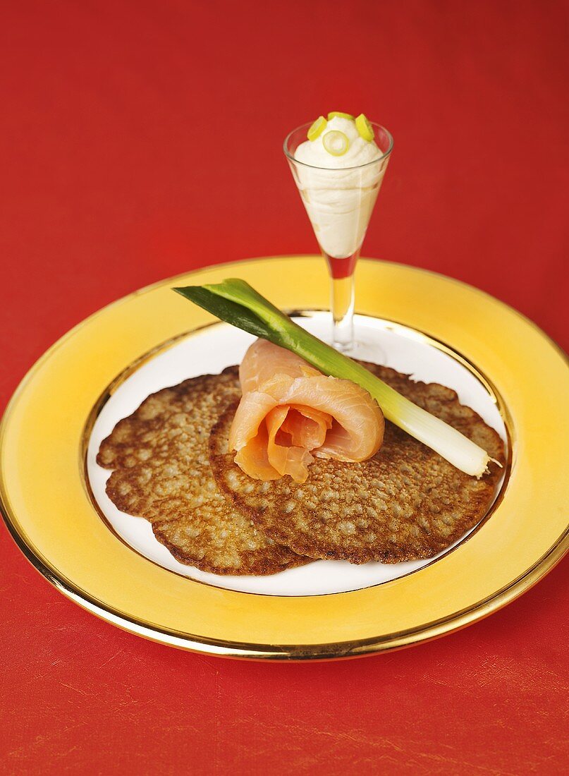 Pancakes with smoked salmon and spring onions