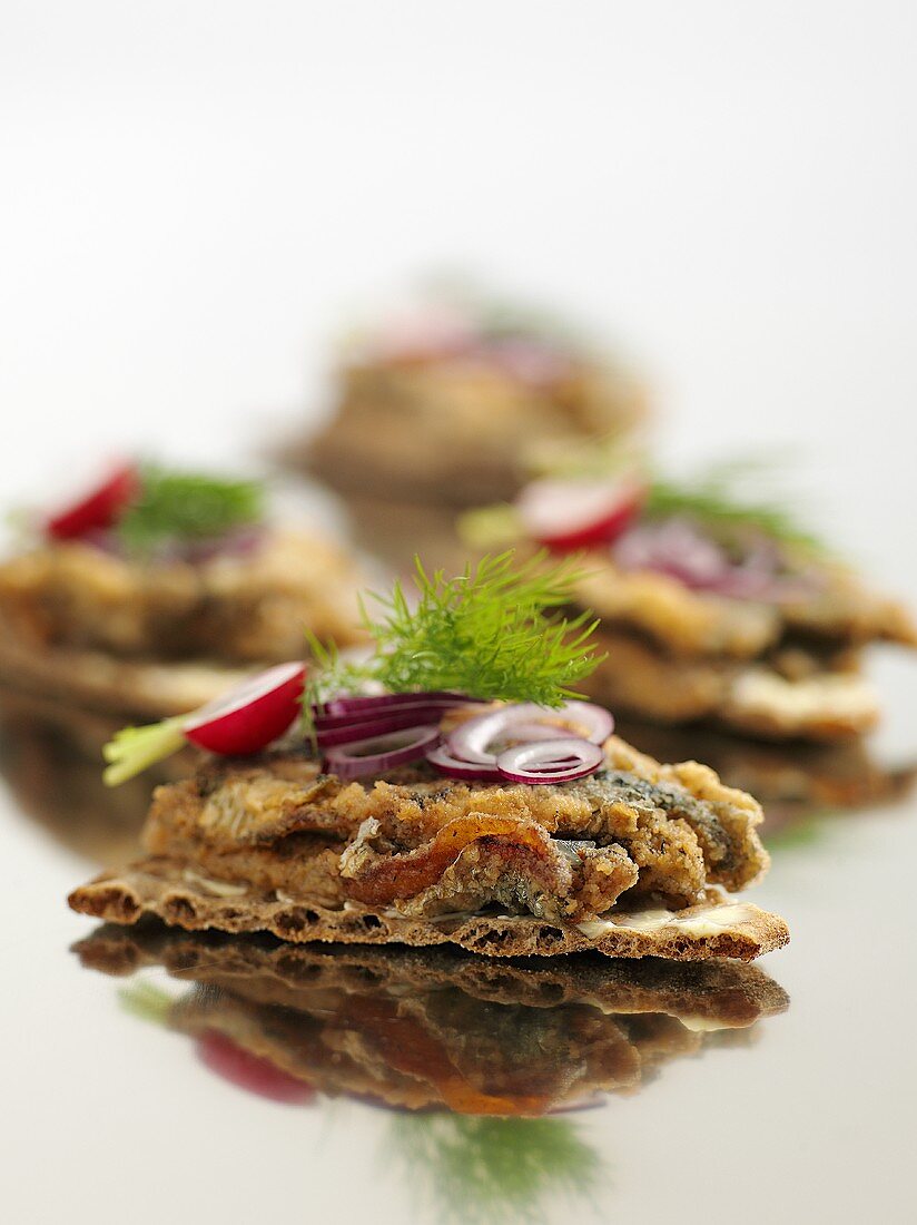 Crispbread with herring and onions