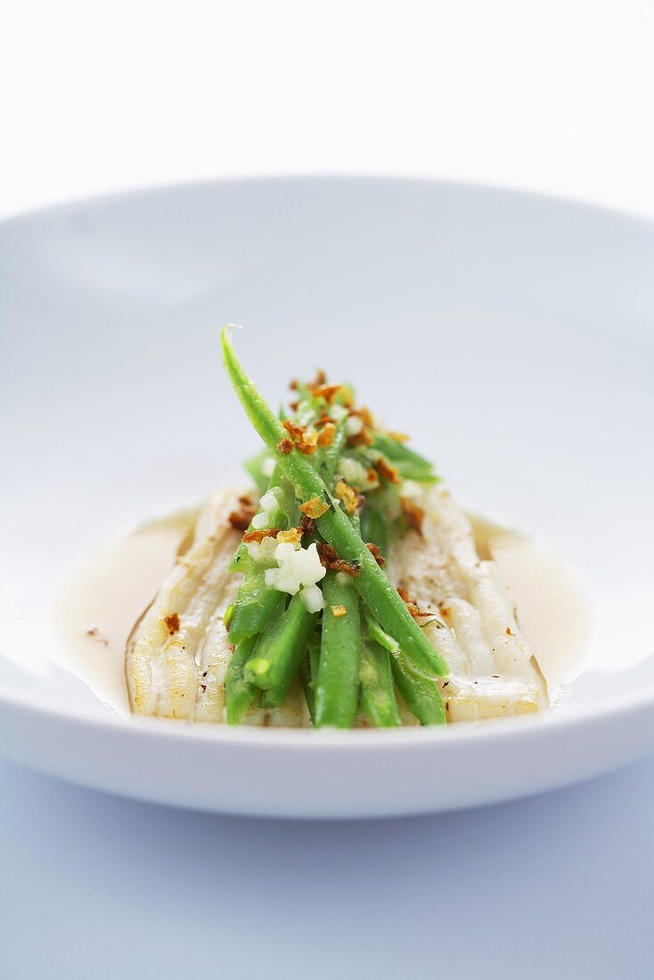 Ray fish in lentil broth with green beans