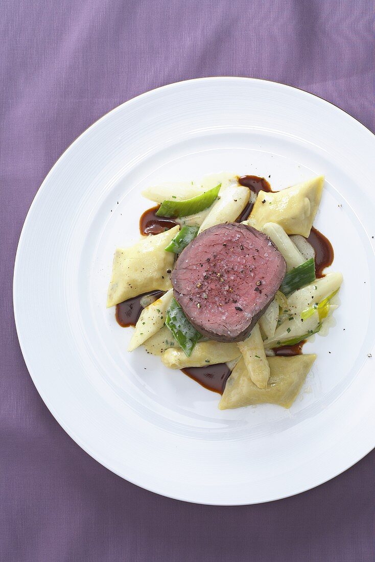 Fillet of mountain ox with asparagus and ravioli