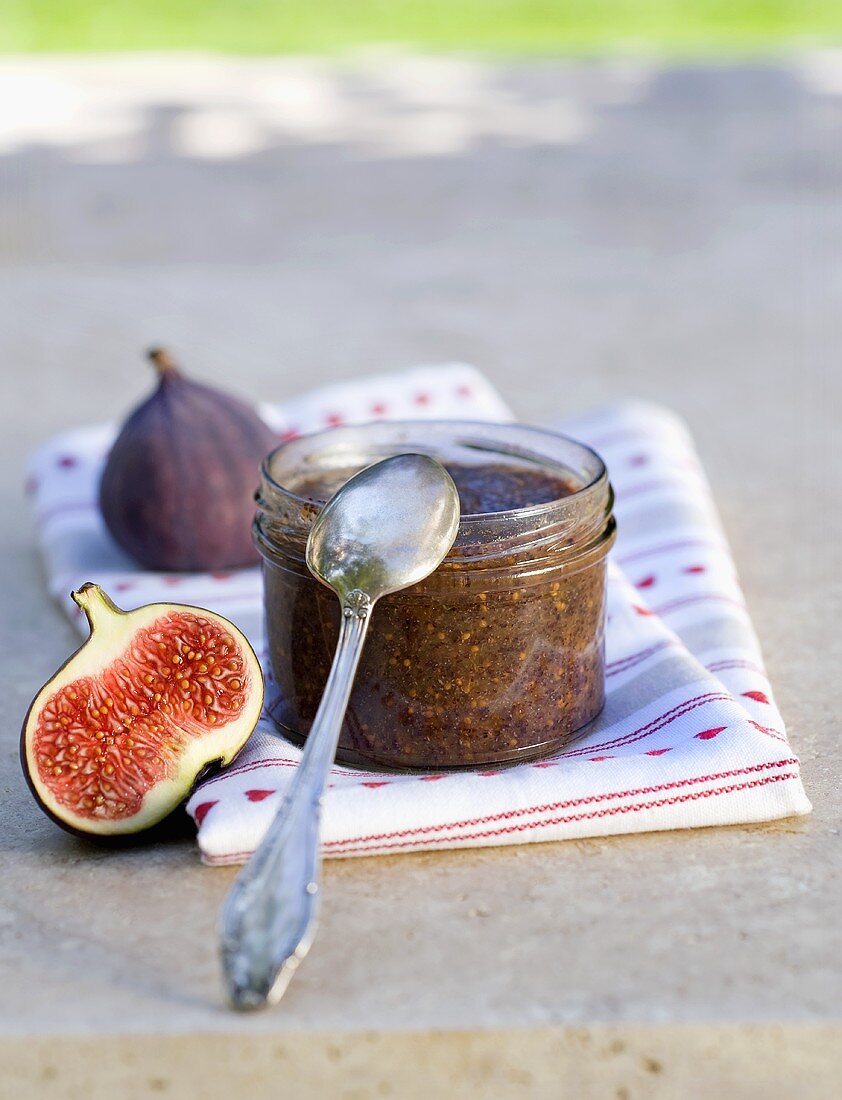 Fig chutney with poppy seeds