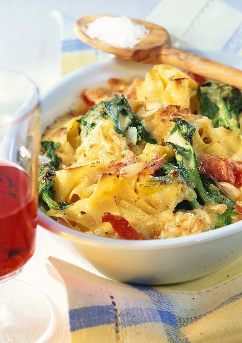 Spinach and pasta bake