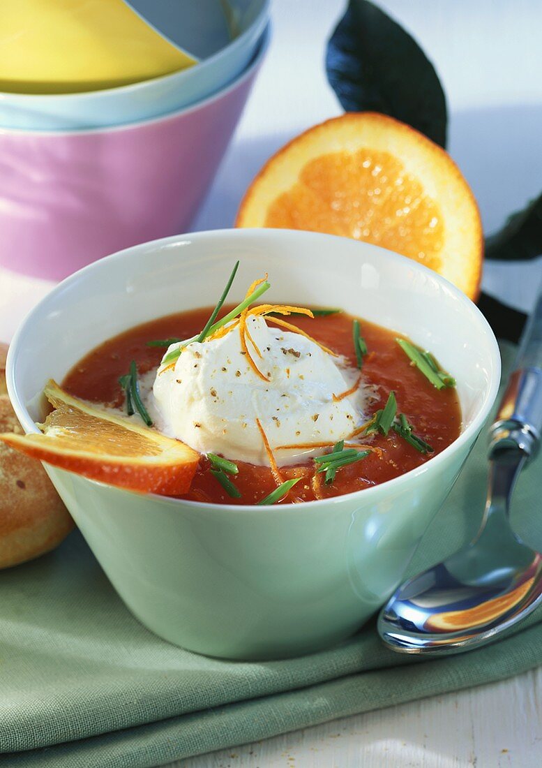 Orangen-Tomaten-Suppe mit Sahne