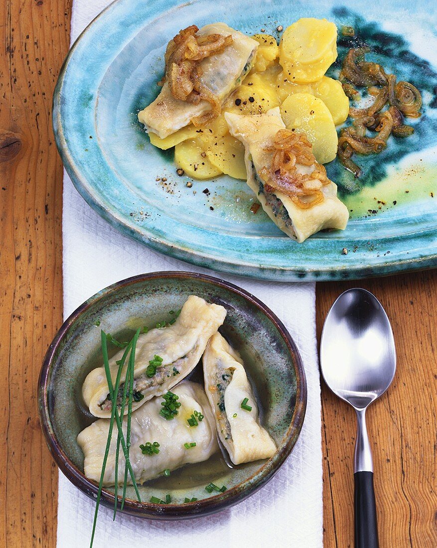 Schwäbische Maultaschensuppe & Maultaschen mit Kartoffelsalat