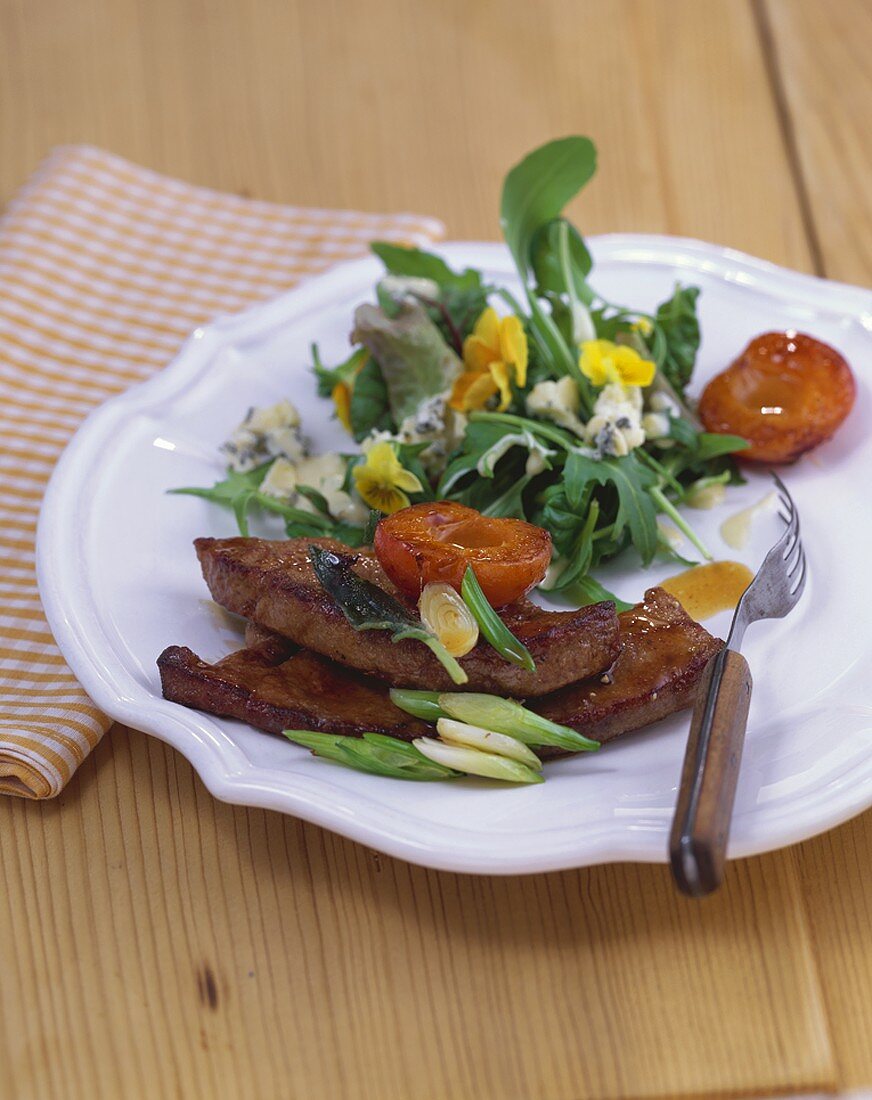 Calf's liver with apricots & salad with blue cheese dressing