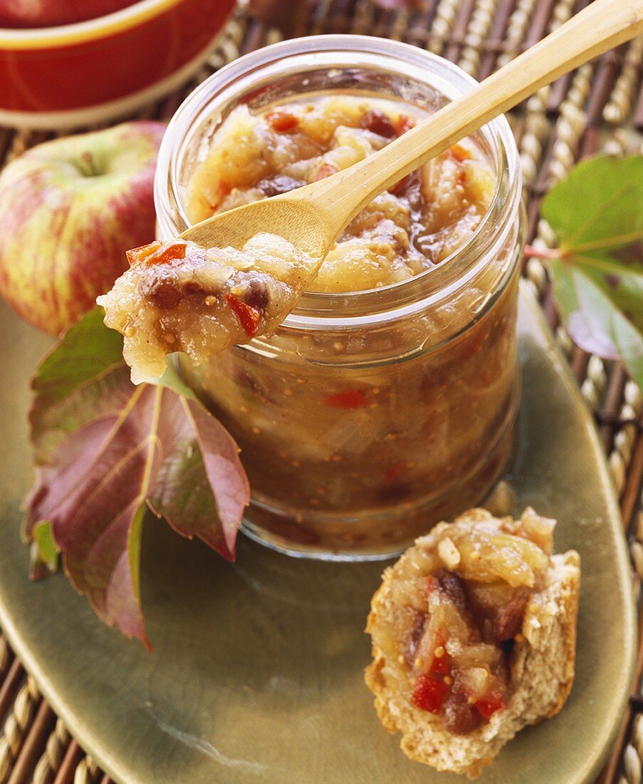 Apple chutney with raisins and diced peppers