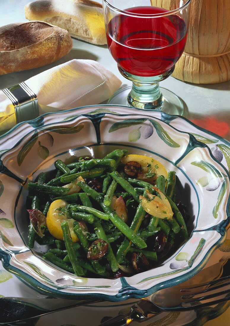 Bohnengemüse mit Schalotten, Oliven & Zitronenspalten
