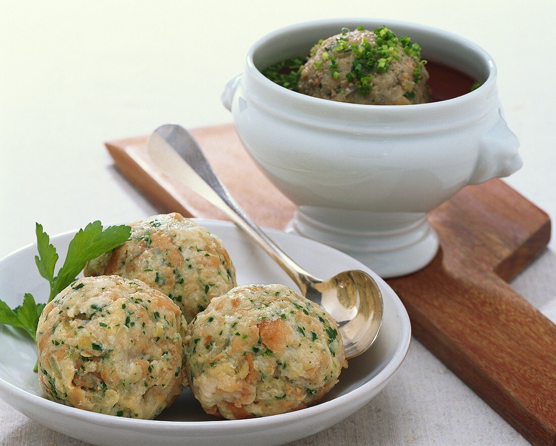 Semmel- und Leberknödel