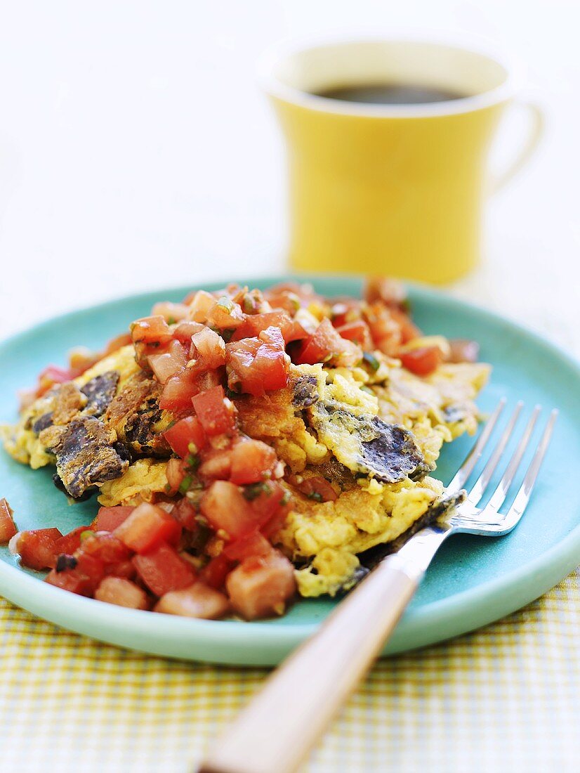 Scrambled egg with tortilla chips and tomatoes