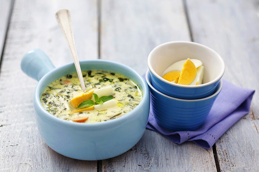 Oregano soup with boiled egg