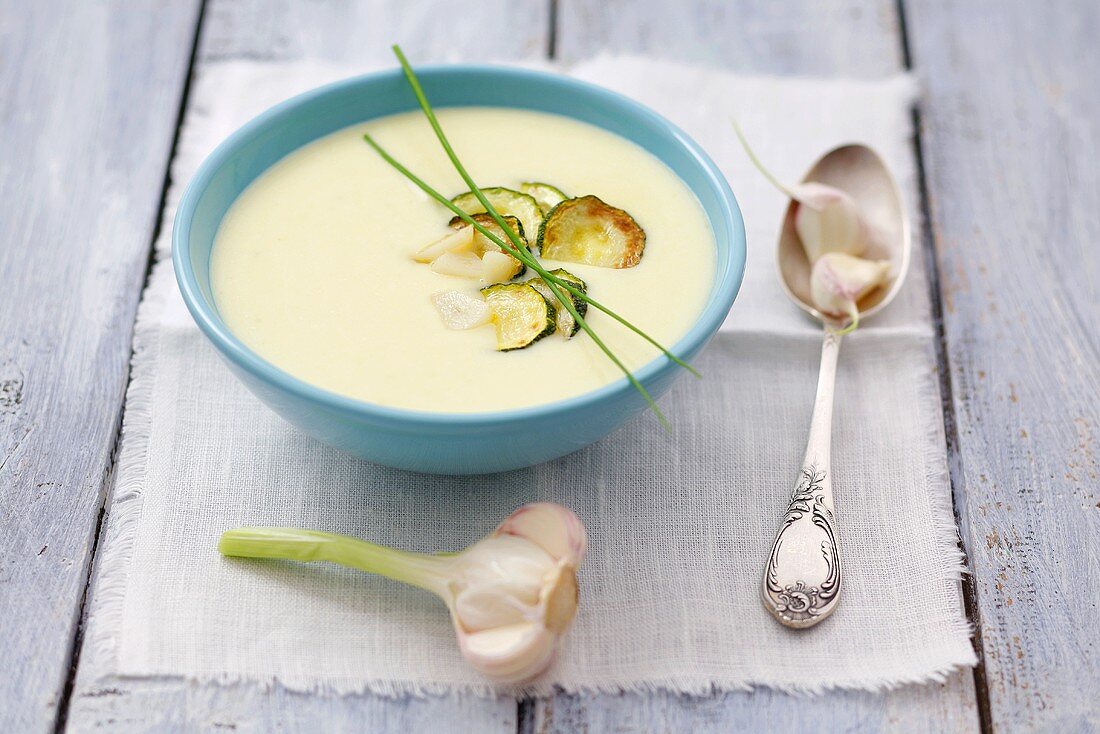 Zucchinicremesuppe mit Knoblauch