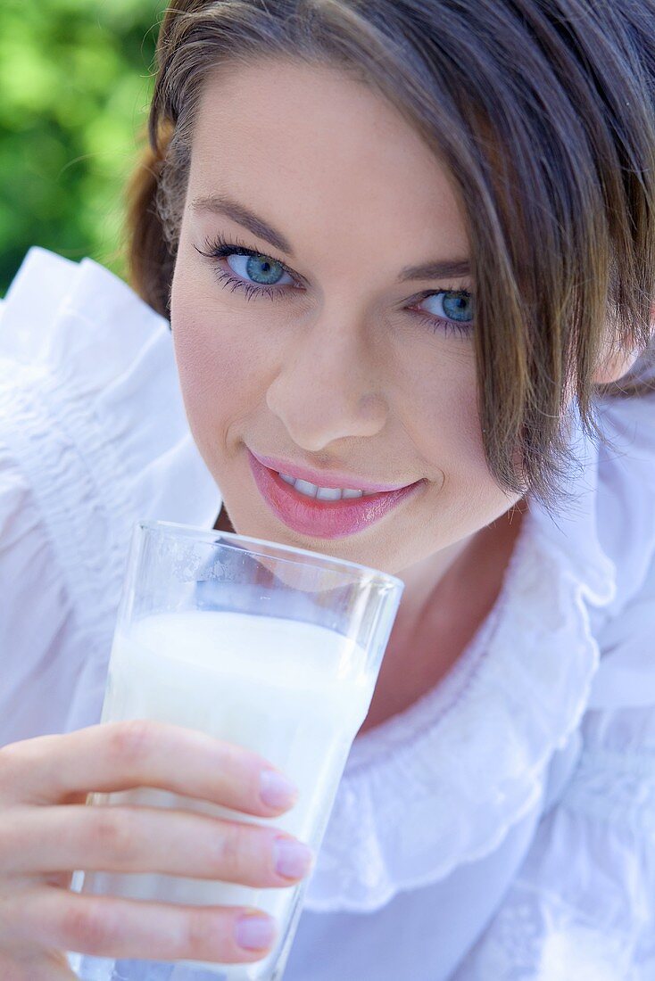 Young woman drinking a glass of miilk
