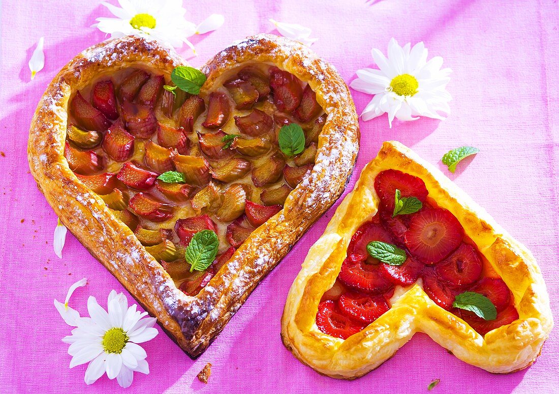 Heart-shaped rhubarb and strawberry puff pastry tarts