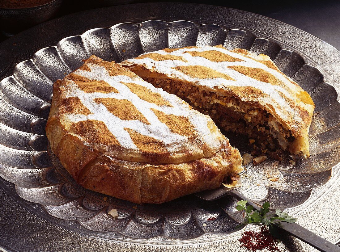 Marokkanische Huhnpastete mit Mandeln & Zimt (Bastilla)