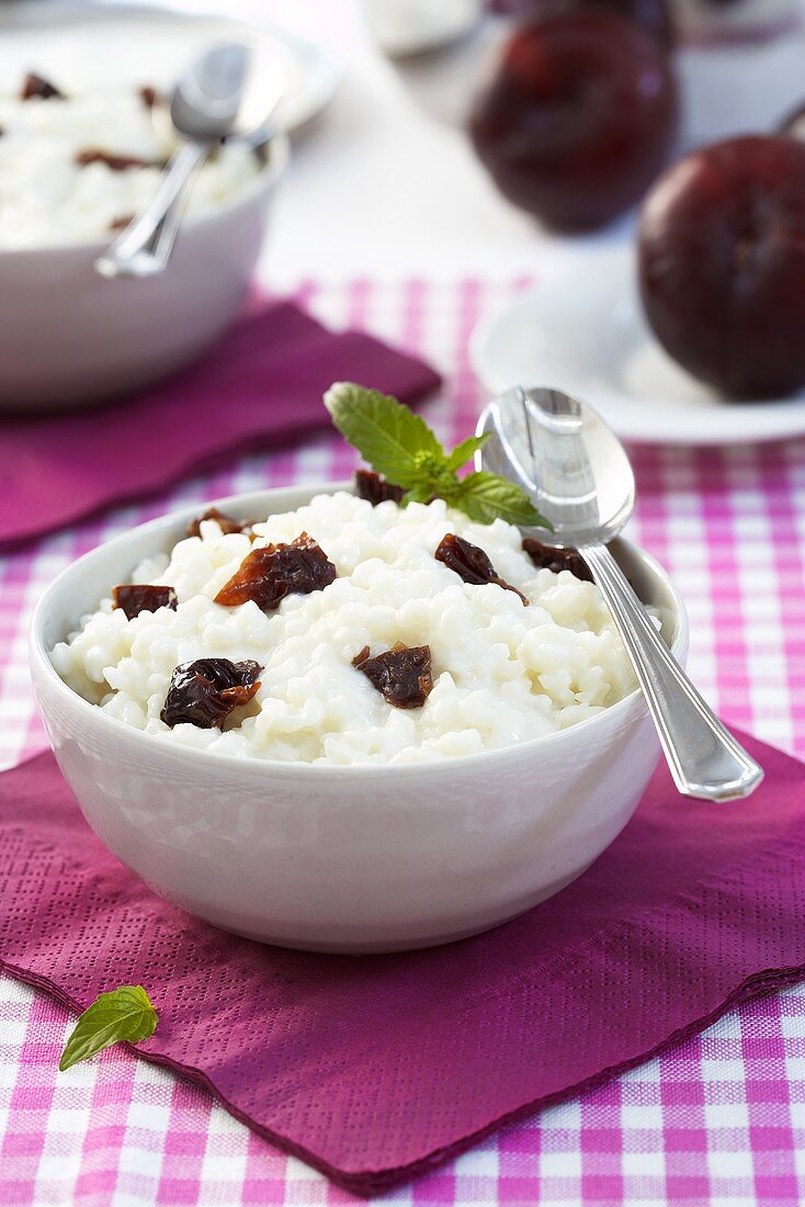 Rice pudding with plums