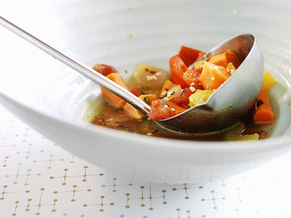 Vegetable soup with thyme and couscous
