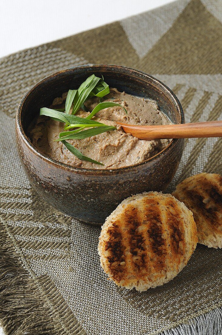 Poultry liver mousse with tarragon