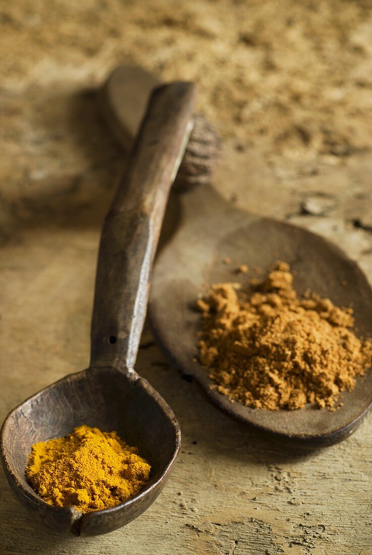 Curry powder on wooden spoons