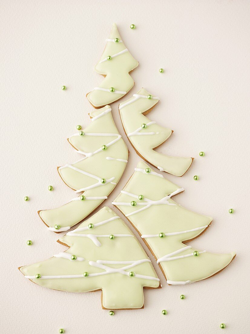 Iced gingerbread Christmas tree (jigsaw puzzle)