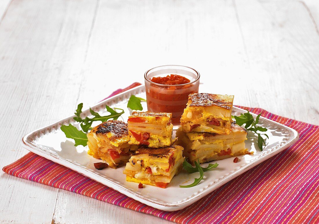 Kartoffeltortilla mit Tomatensauce