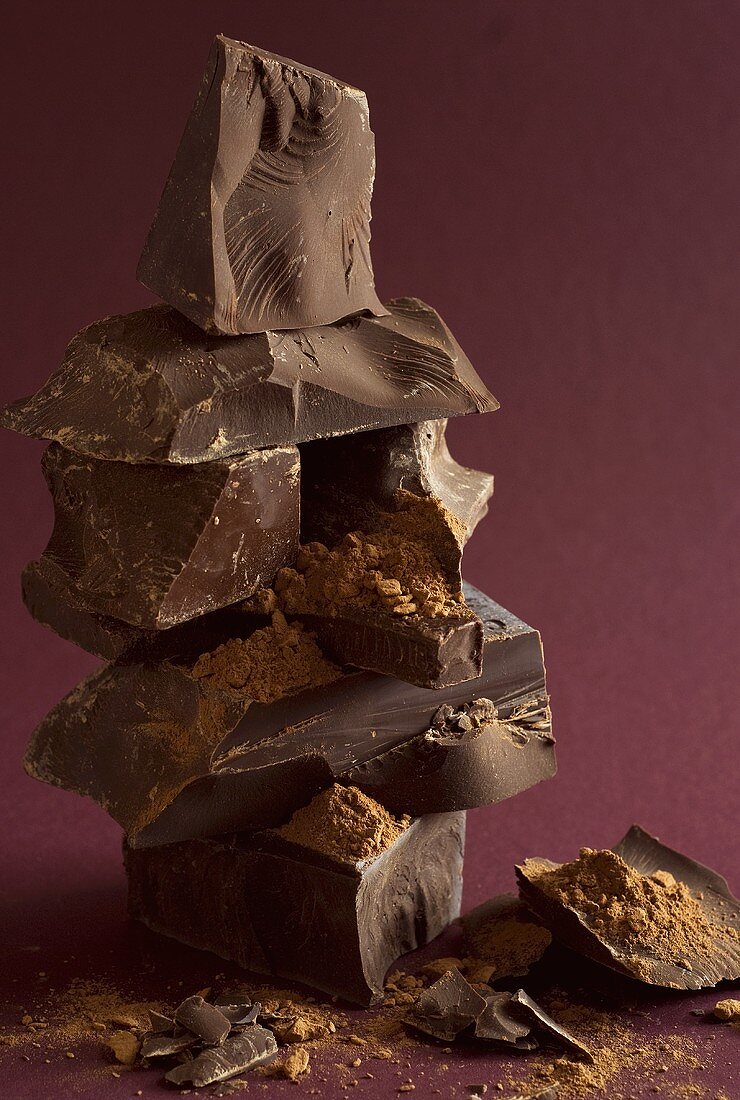 Turm aus Schokoladenstücken