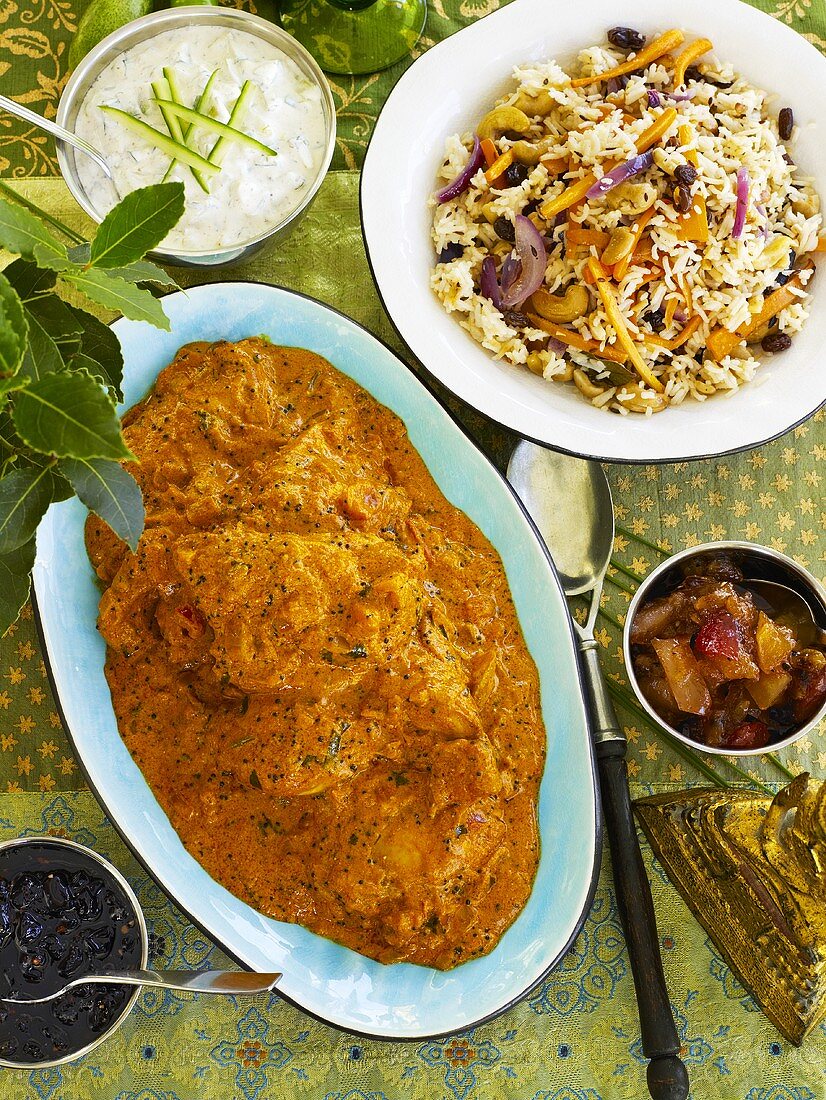 Indisches Hähnchencurry mit gebratenem Reis