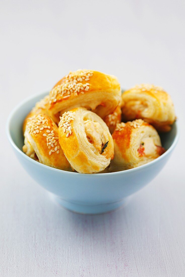 Puff pastry rolls with turkey and mint filling