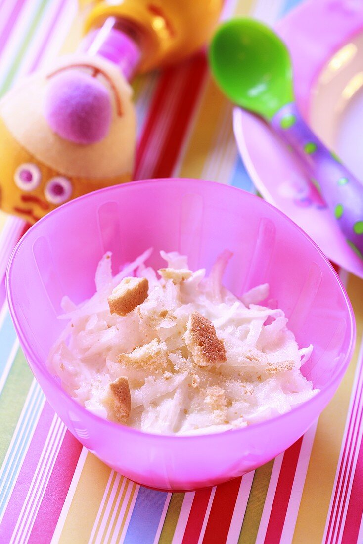 Birnen-Joghurt mit Löffelbiskuit für Kinder