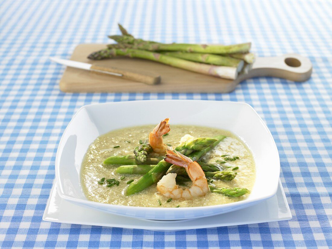 Asparagus soup with prawns