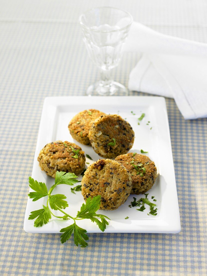 Vegetarische Kibbeh (Bulgur-Gemüse-Bällchen, aus dem Orient)