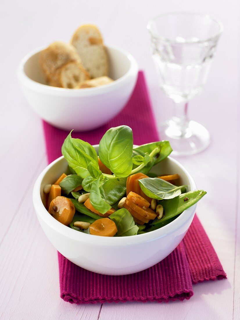 Carrot and mangetout salad with basil