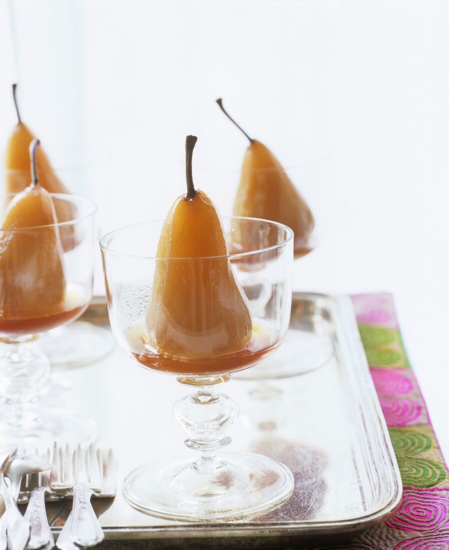 Poached pears in wine