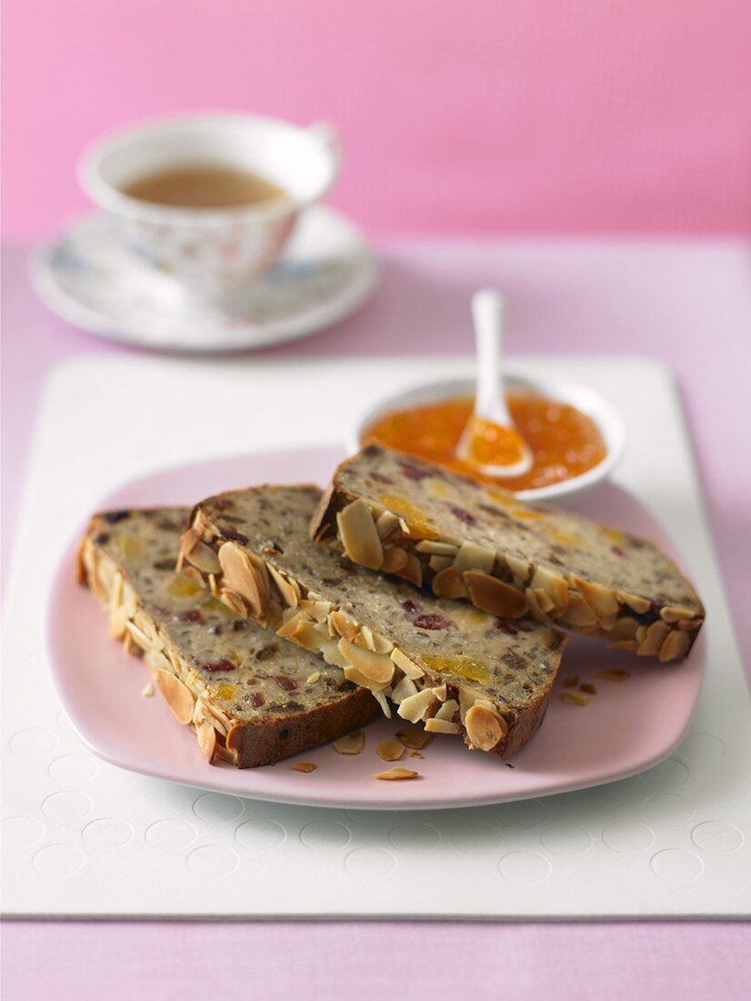 Englischer Früchtekuchen mit Marmelade