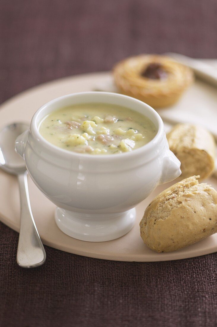 Stilton soup (English cheese soup)