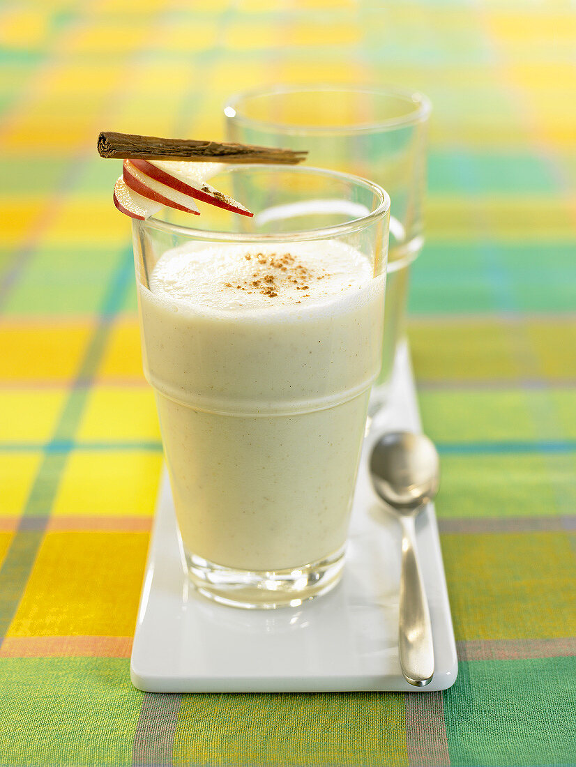 Spicy baked apple smoothie made with natural yoghurt