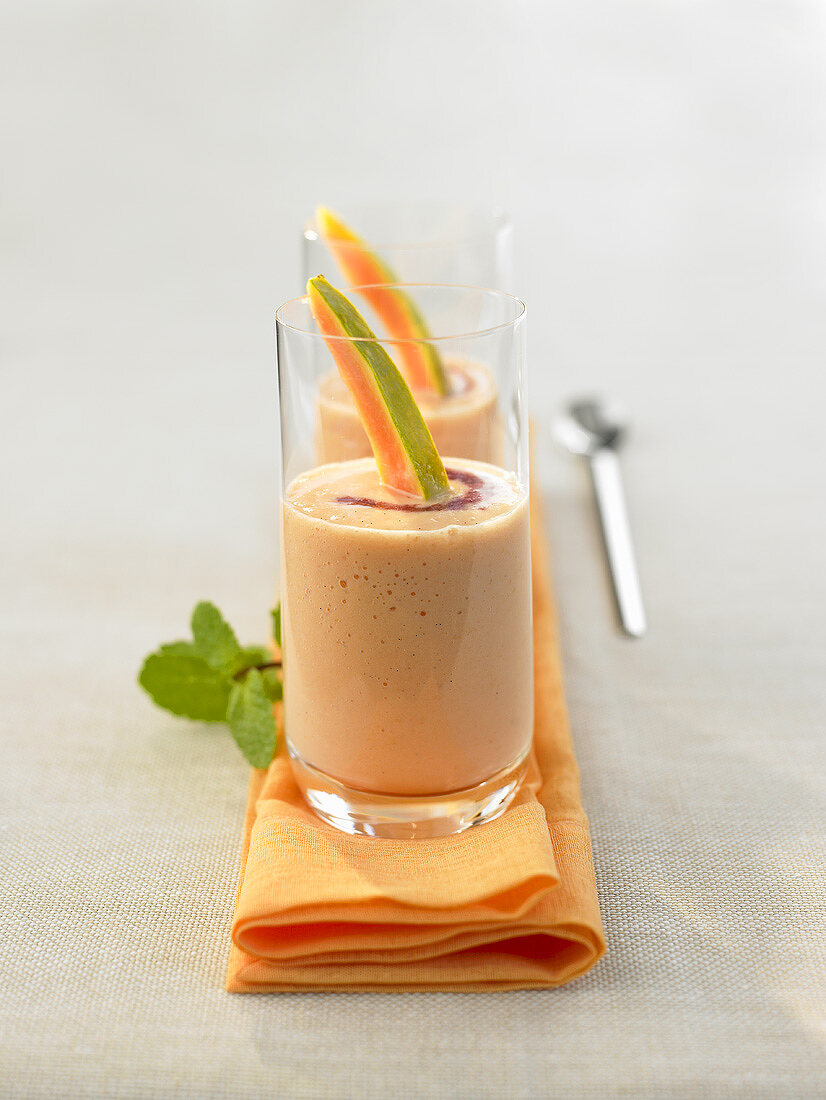 Papaya smoothie with cassis