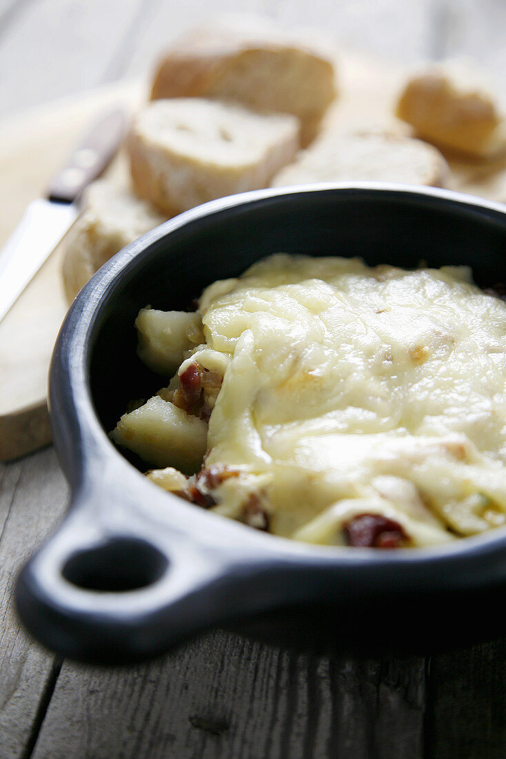 Tartiflette (Kartoffel-Käse-Gericht aus den Savoyen)