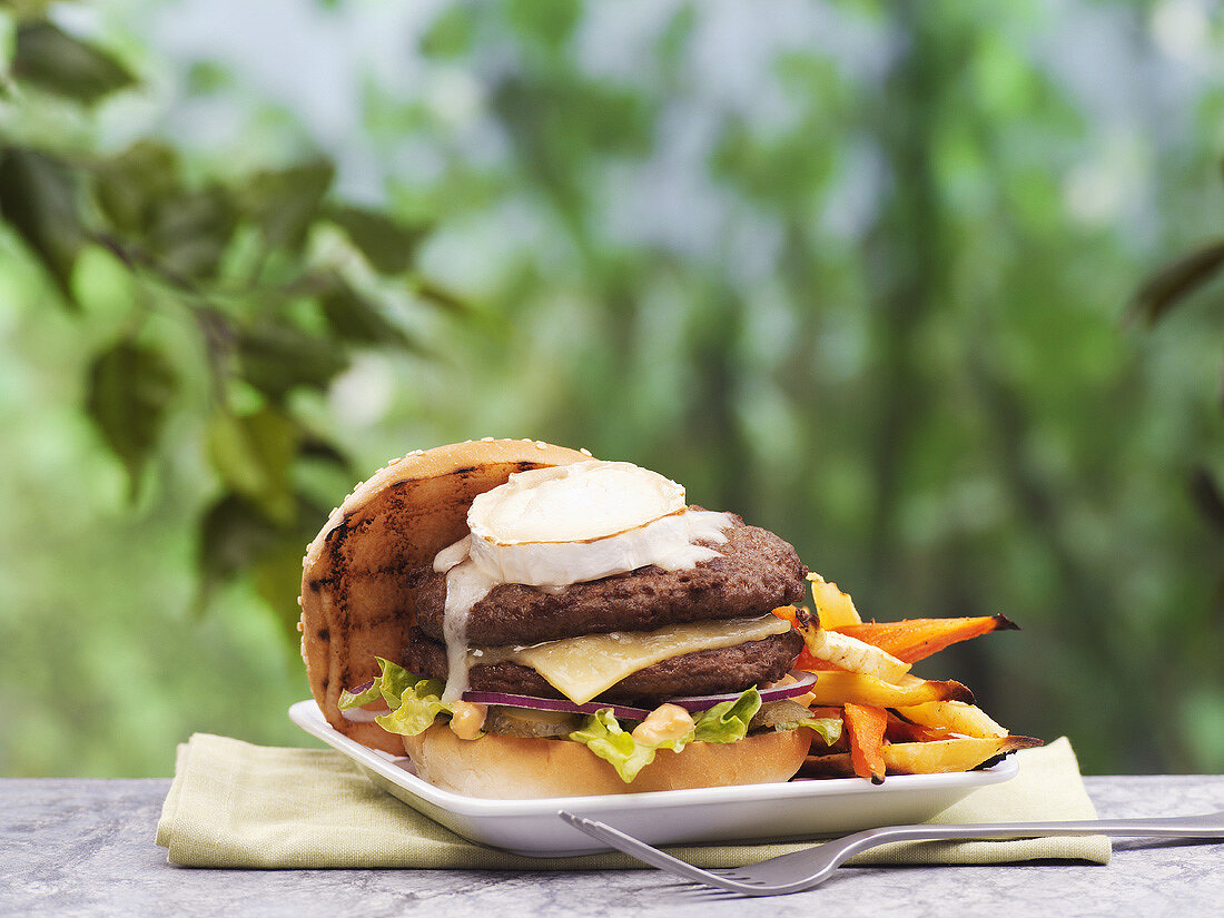 Cheeseburger with goat's cheese