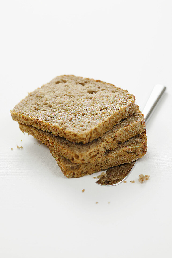 Slices of wholemeal bread with knife
