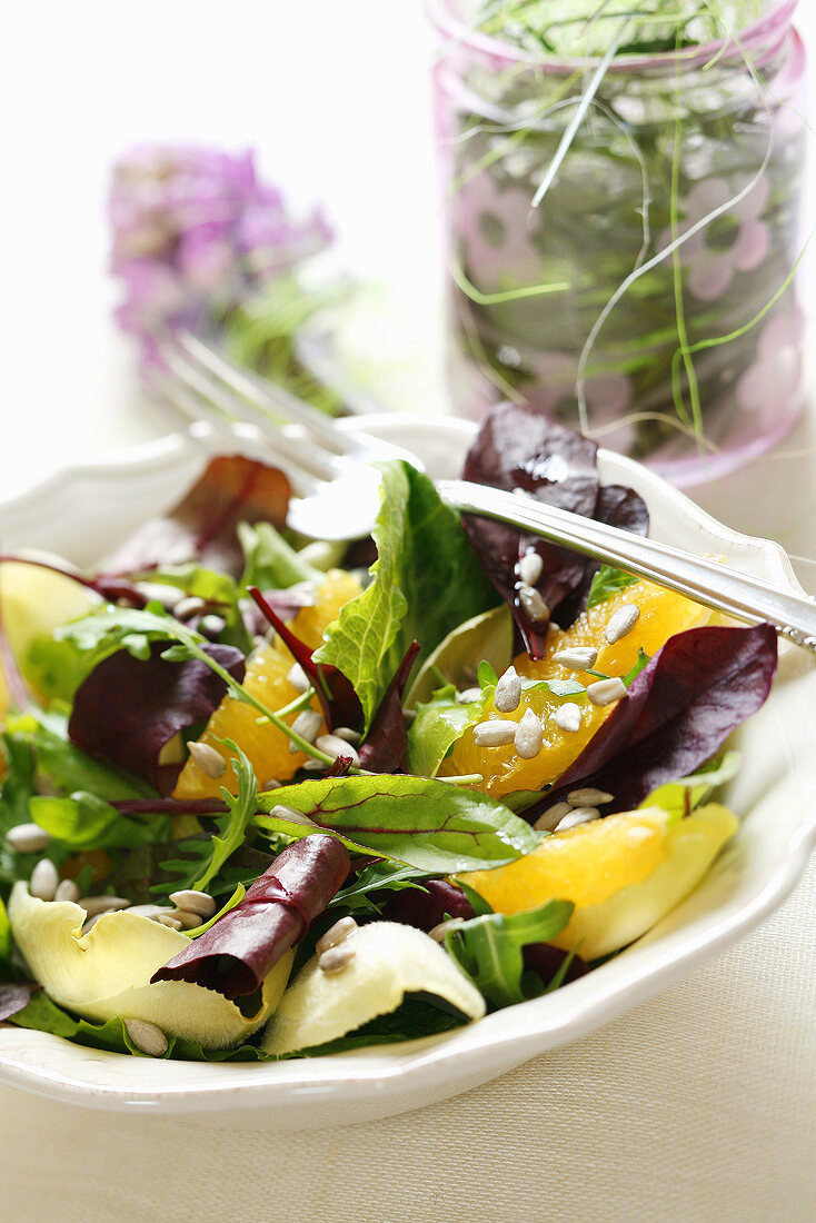 Salat mit Orangen und Ingwerdressing