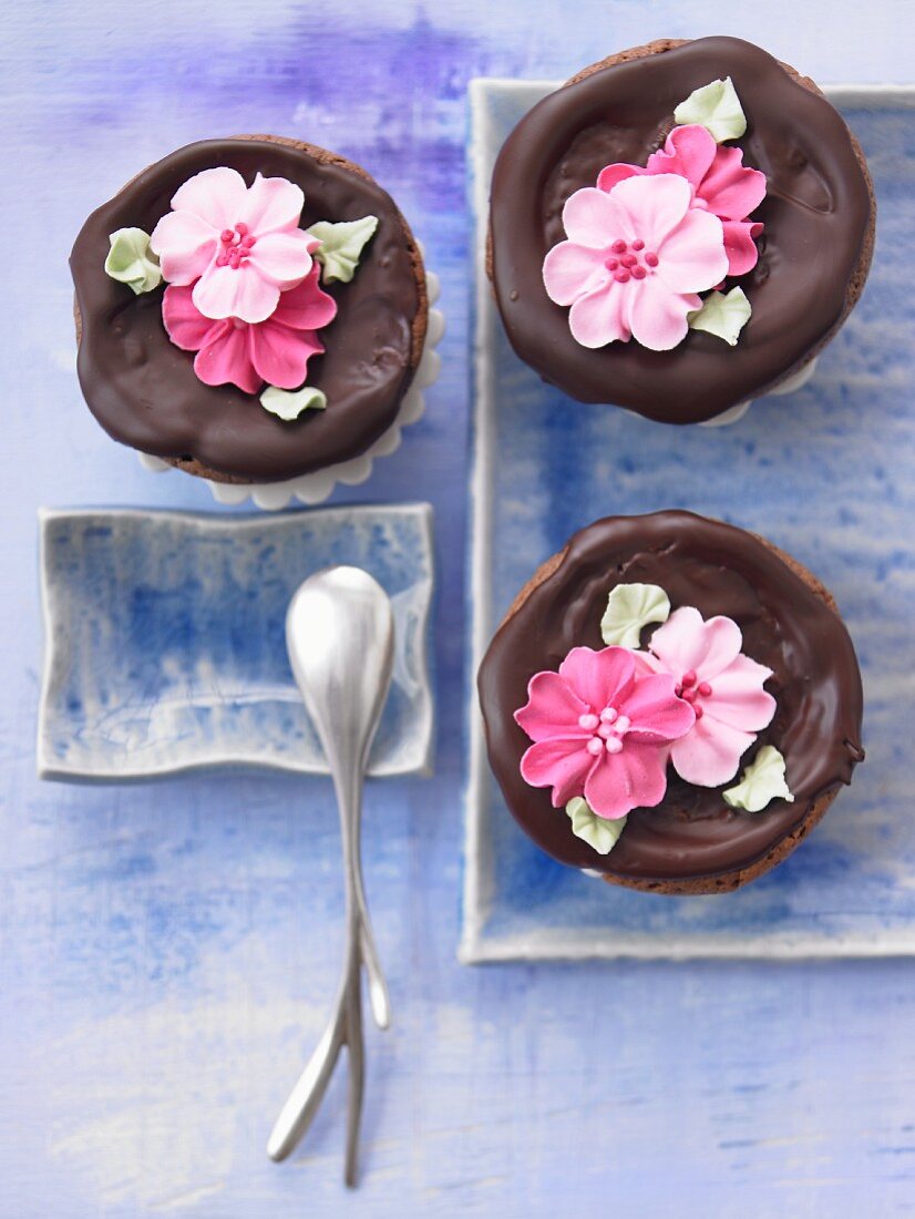 Chocolate and raspberry cupcakes