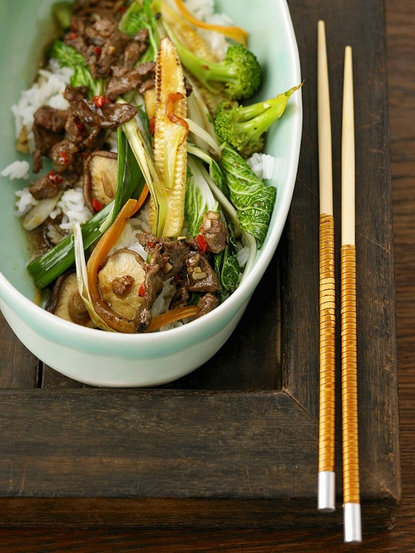 Stir-fried beef fillet with vegetables and fragrant rice