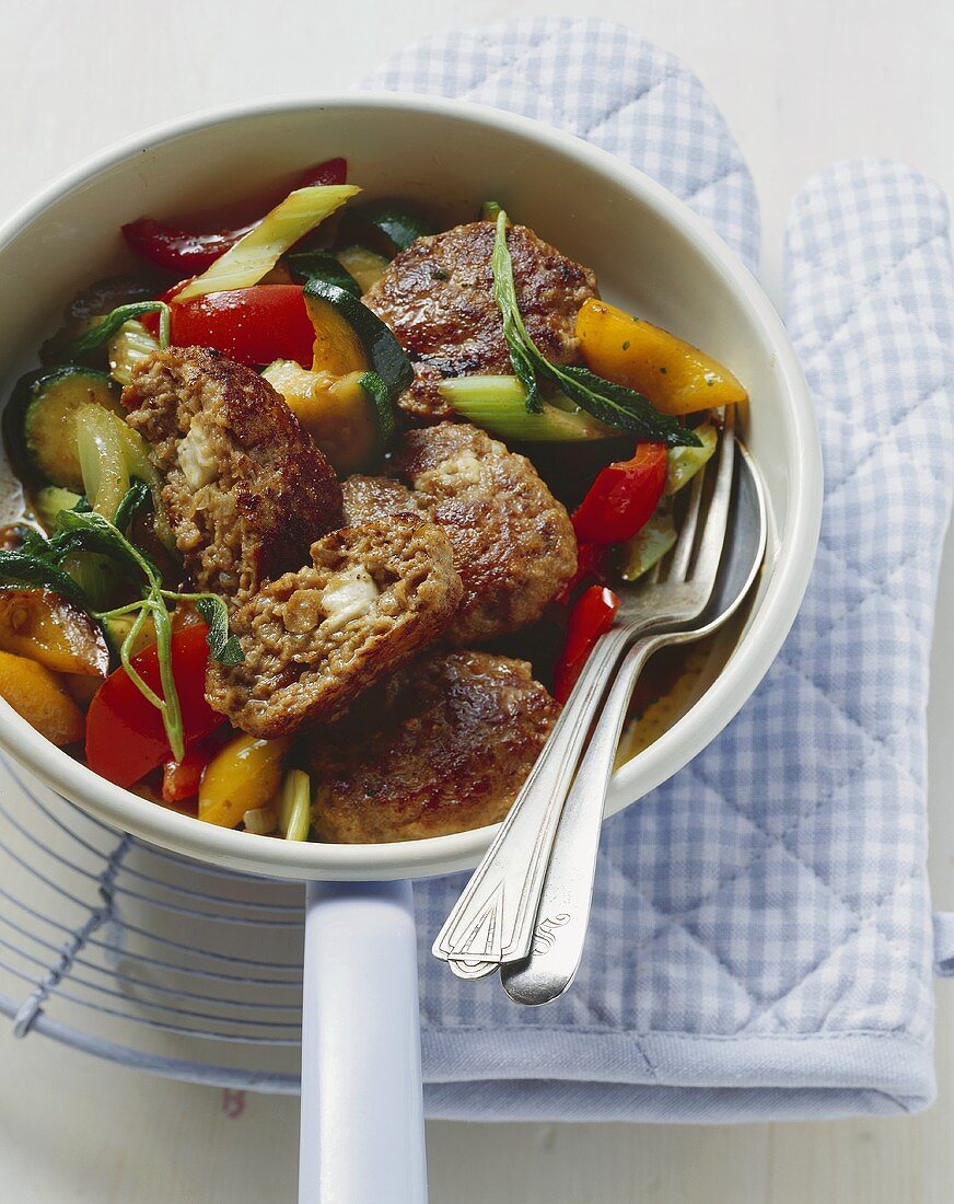 Feta burgers with lukewarm roasted vegetables